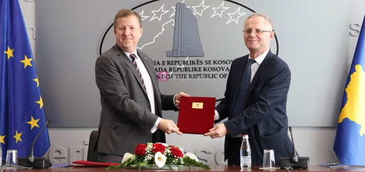 Szunyog nesër te Bislimi, ia dorëzon raportin e KE-së për Kosovën