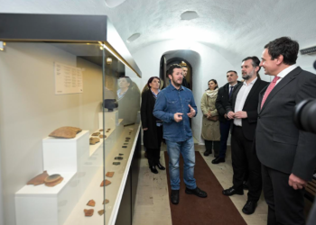 Kurti vizitoi Muzeun Arkeologjik të Prizrenit