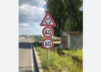 Persona të paautorizuar i ndërrojnë shenjat e trafikut, intervistohen nga Policia