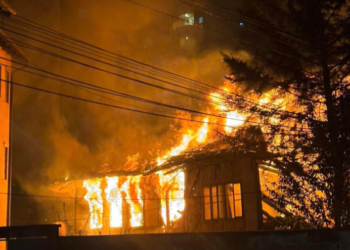 Çeku thotë se restaurimin e shtëpisë së familjes Koroglu “do e paguajnë ata që i vunë flakën”