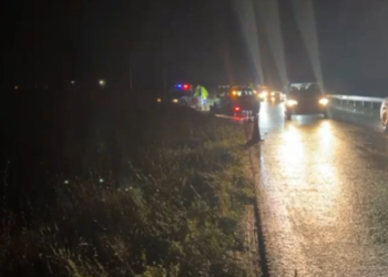 Aksident me vdekje në Laç, këmbësori përplaset nga dy makina