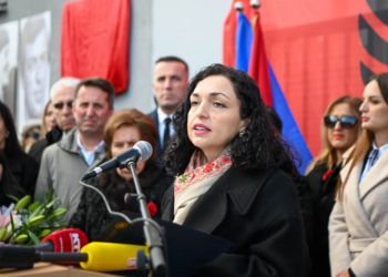 Presidentja Osmani merr pjesë në përurimin e pllakës së Familjes Dumoshi