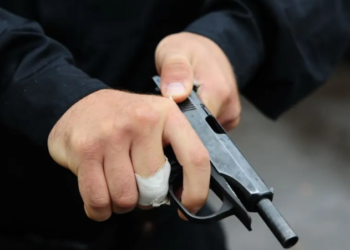 Shkëmbim zjarri mes grabitësve dhe policëve në Ferizaj, nuk ka të lënduar