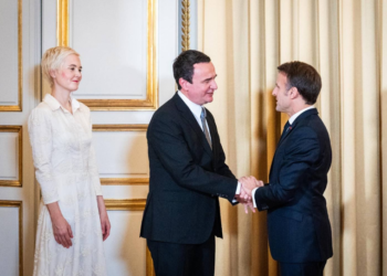 Kurti pritet në Pallatin Élysée nga Macron