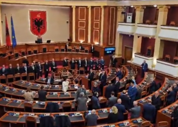 Tensione në Kuvendin e Shqipërisë, para seancës për projekt buxhetin