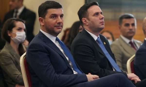 Krasniqi e Abdixhiku merren në mbrojtje të policisë