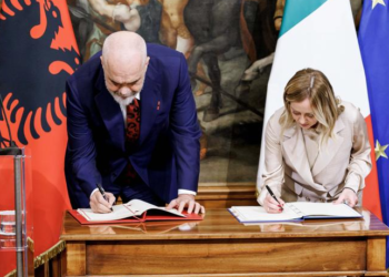 Rama kritikohet për mos transparencë me marrëveshjen për refugjatët