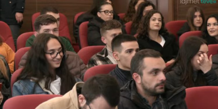 Rrezikohen bursat e studentëve mitrovicas