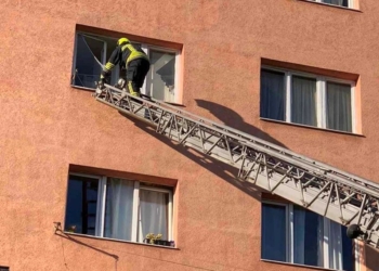 Erërat e forta shkaktojnë dëme në Prishtinë