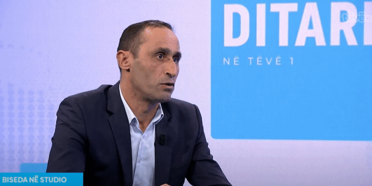 Qeriqi rrëfen momentin e plagosjes nga forcat serbe derisa barte armatim nga Shqipëria