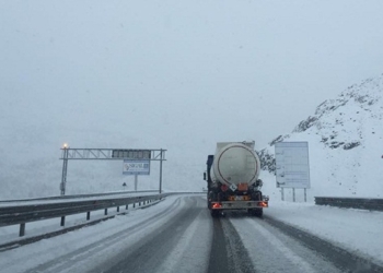 Bora vështirëson qarkullimin në Rrugën e Kombit