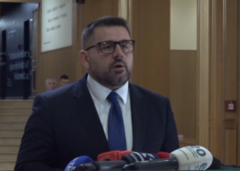 Berisha: Policia po kërcënohet nga politikat fëmijërore të Kurtit