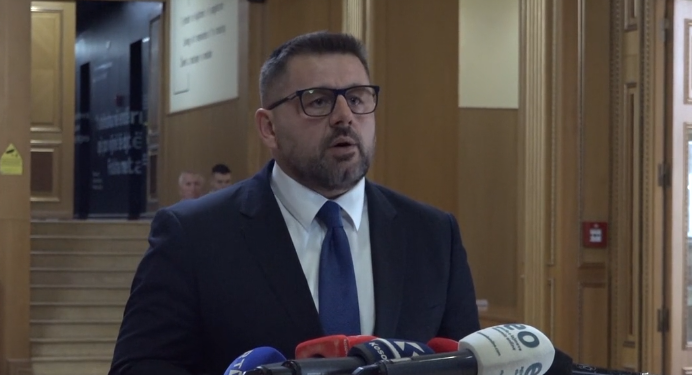 Berisha: Policia po kërcënohet nga politikat fëmijërore të Kurtit