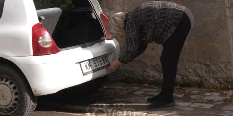 Interesim i madh i serbëve për targat “RKS”