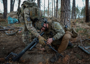 Pamje të ushtarëve ukrainas në vijën e frontit në Luhansk