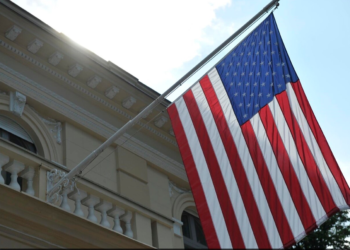 Ambasada amerikane për Vulinin: Ne nuk ndërhyjmë në vendimet e personelit të autoriteteve serbe