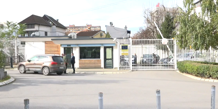 Nis takimi i Lajçak me ambasadorët