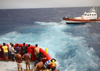 Amnesty International e quan të paligjshme marrëveshjen mes Italisë dhe Shqipërisë për emigrantët