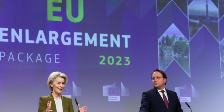 Zyrtarët evropianë thonë se rruga e Kosovës drejt BE-së ndikohet nga dialogu me Serbinë