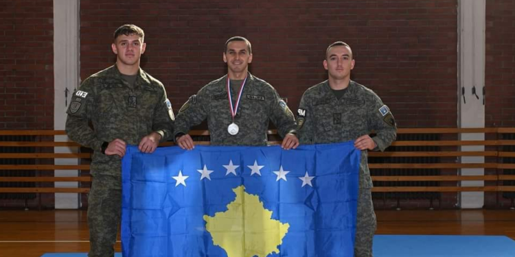 Oficeri i FSK-së shpërblehet me medalje të argjendtë në garën “Virbus Unitis 2023” në Kroaci