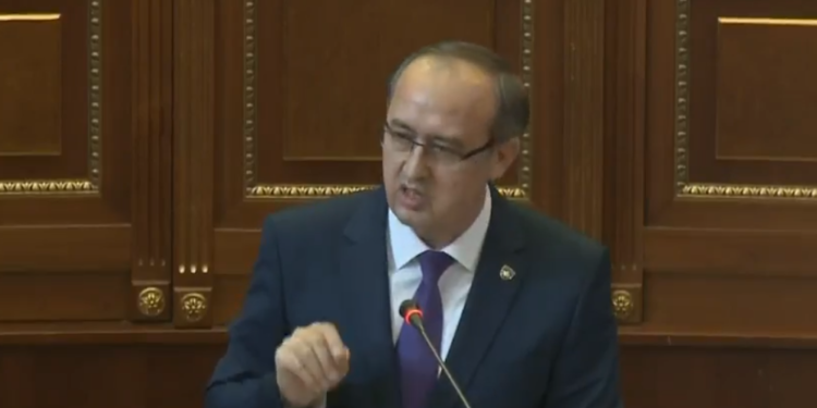 Hoti: Buxheti i vitit 2024 ka shpërputhje me zotimet e Qeverisë