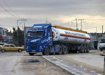 Izraeli do të lejojë 140 mijë litra karburant në ditë që të hyjë në Rripin e Gazës