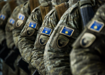 Serbia fton të rinjtë vullnetarë për shërbim ushtarak, Kosovës i kërkohet të marrë masa reciproke