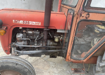 Vidhet një traktor në Prishtinë