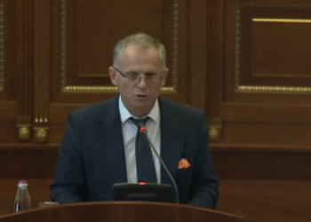 Bislimi: Masat ndëshkuese ndaj Kosovës, mund të kenë ndikuar në shkrimin e raportit të KE-së