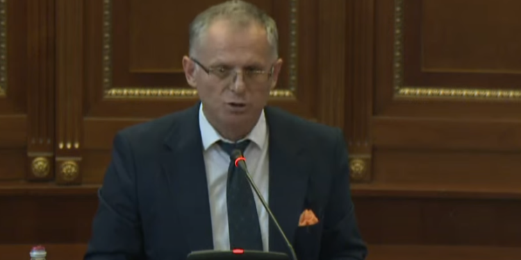 Bislimi: Masat ndëshkuese ndaj Kosovës, mund të kenë ndikuar në shkrimin e raportit të KE-së