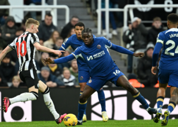 Newcastle “gjunjëzon” Chelsean