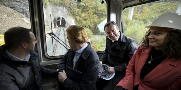 Përurohen dy tunele të linjës hekurudhore Hani i Elezit – Fushë Kosovë, Kurti thotë se kosovarët po lidhen me Evropën