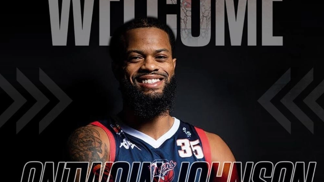 Ylli forcohet me amerikanin Johnson