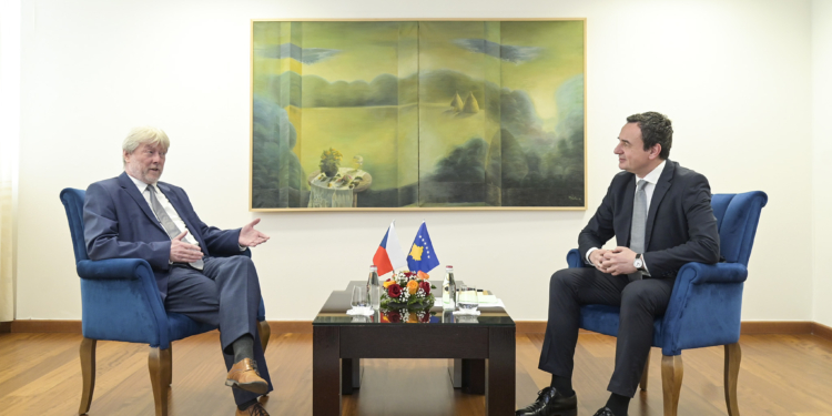 Kurti falënderon ambasadorin çek për përkrahjen e vazhdueshme të Çekisë ndaj Kosovës