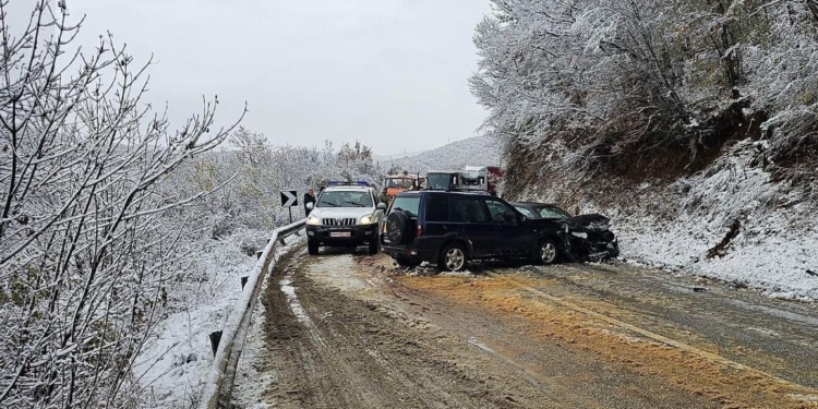 Aksident në rrugën Prishtinë-Gjilan, tre të lënduar