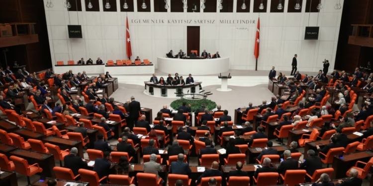 Parlamenti turk shtyu vendimin rreth anëtarësimit të Suedisë në NATO