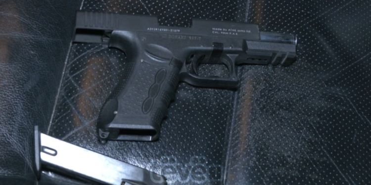 Përmes një strategjie kombëtare, parashihet të rregullohet kontrolli i armëve