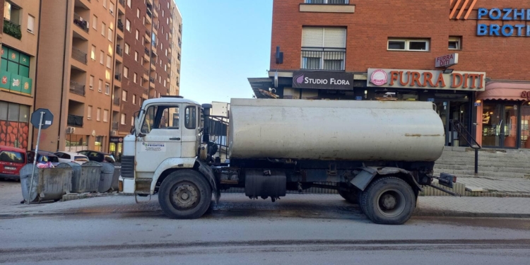 Një pjesë e Prishtinës ende pa ujë të pijes