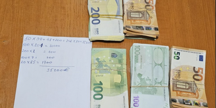 Dogana sekuestron mbi 35 mijë euro të padeklaruara në Vermicë