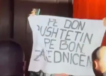 Arrestohet aktivistja e PSD-së që tentoi të pengojë fjalimin e Kurtit