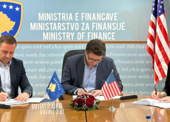 Murati nënshkruan marrëveshje me USAID, garantojnë siguri për investitorët