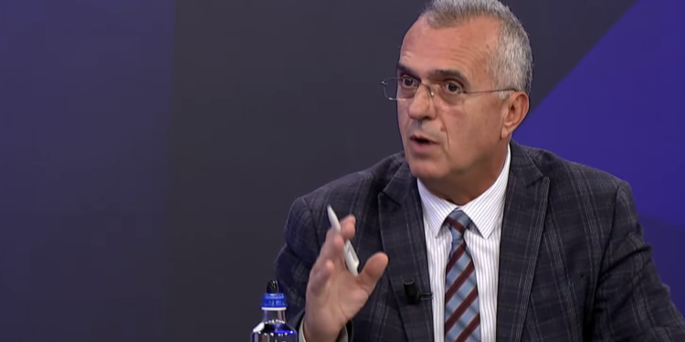 Dugolli për këshilltarin Jakupi: Është rrenë, nuk e ka pagën 7 mijë e 500 euro