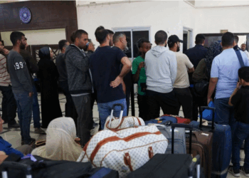 Përshpejtohet evakuimi nga Gaza pas rihapjes së pikëkalimit Rafah