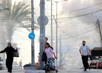 Ushtria e Izraelit thotë se e ka rrethuar Qytetin e Gazës dhe i ka “eliminuar” 130 militantë