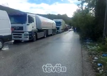 Shoferet e maunave në kufirin me Maqedoninë e Veriut ankohen për pritje të gjata, flasin nga Dogana