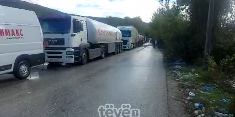 Shoferet e maunave në kufirin me Maqedoninë e Veriut ankohen për pritje të gjata, flasin nga Dogana