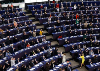 Gratë në BE ende paguhen 13% më pak se burrat, sipas KE-së