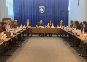 Ambasadorët kërkojnë dinamik në dialog