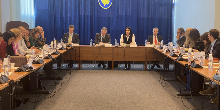 Ambasadorët kërkojnë dinamik në dialog