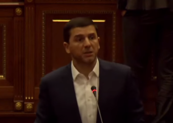 Krasniqi i reagon Kurtit për deklaratat rreth marrëveshjes me NATO-n për shkuarjen e FSK-së në veri